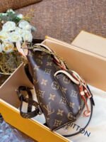 Louis Vuitton M46932 Excursion PM - Image 3