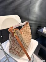 Louis Vuitton CarryAll 55515 - Image 7