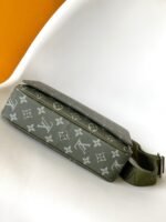 Louis Vuitton M11593 District PM - Image 4