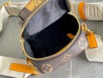 Louis Vuitton M81005 FLAP DOUBLE PHONE BAG - Image 10