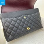 CHANEL Classic Maxi Handbag GRAINED CALFSKIN & GOLD METAL - Image 3