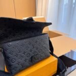 Louis Vuitton M23741 S-Cape Messenger - Image 9