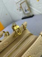 Louis Vuitton M11273 OnTheGo East West - Image 9
