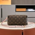 Louis Vuitton M11303 Bloom Pouch - Image 4