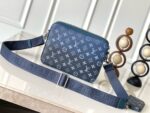 Louis Vuitton M11592 Trio Messenger - Image 4