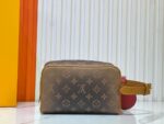 Louis Vuitton M11765 Locker Dopp Kit - Image 6