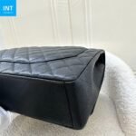 CHANEL Classic Maxi Handbag GRAINED CALFSKIN & GOLD METAL - Image 4