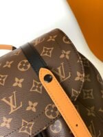Louis Vuitton M46686 Christopher MM - Image 6