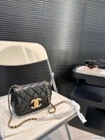 Chanel chain bag - Image 2
