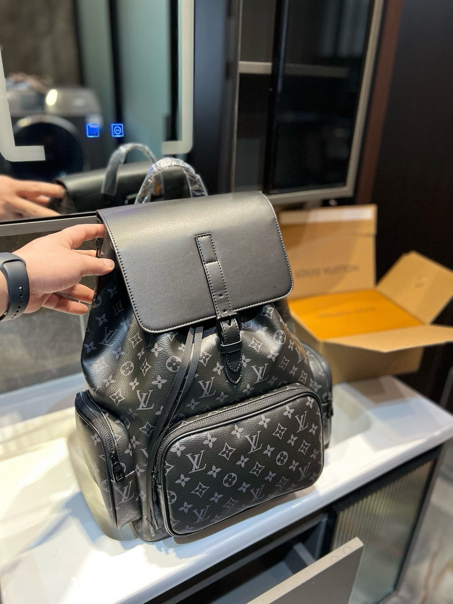 AfD3QC86-IMG_5695 Louis Vuitton Backpack - Image 1