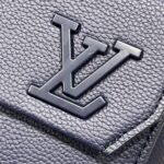 Louis Vuitton M11601 Pilot Slingbag - Image 9
