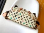 Louis Vuitton M25240 Christopher MM - Image 5