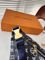 Louis Vuitton Discovery Bumbag PM M23905 - Image 8