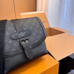 Louis Vuitton M45911 Saumur Messenger Bag - Image 6