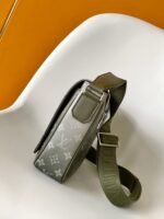 Louis Vuitton M11593 District PM - Image 5