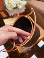 Louis Vuitton M57099 Mini Bucket Bag - Image 10