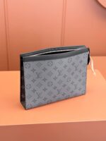 Louis Vuitton M69535 Pochette Voyage MM - Image 4
