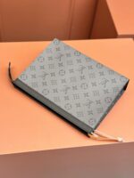 Louis Vuitton M69535 Pochette Voyage MM - Image 5