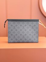 Louis Vuitton M69535 Pochette Voyage MM - Image 2