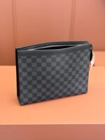 Louis Vuitton N41696 Pochette Voyage MM - Image 7