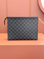 Louis Vuitton N41696 Pochette Voyage MM - Image 2