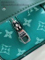 Louis Vuitton M12688 Locker Dopp Kit - Image 7