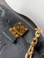 Louis Vuitton M45813 Favorite - Image 8