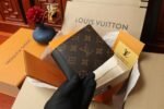 Louis Vuitton M69408 Multiple Wallet - Image 3