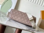 Louis Vuitton M12071 Coussin Hobo MM - Image 4