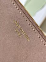 Louis Vuitton M12071 Coussin Hobo MM - Image 7