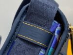 Louis Vuitton M15173 Bosphore Wearable Wallet - Image 11