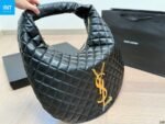 Saint Laurent ICARE hobo in quilted nappa - Image 4