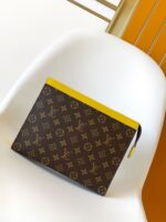 Louis Vuitton M82860 Pochette Voyage MM - Image 5