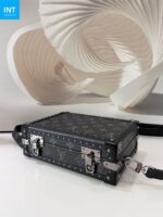 Louis Vuitton M20251 CLUTCH BOX Portable Hard Case - Image 9