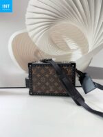 Louis Vuitton M20252 CLUTCH BOX Portable Hard Case - Image 5