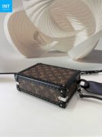 Louis Vuitton M20252 CLUTCH BOX Portable Hard Case - Image 11