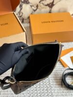 Louis Vuitton M26473 Pochette Accessoires - Image 8