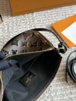 Louis Vuitton M26473 Pochette Accessoires - Image 9