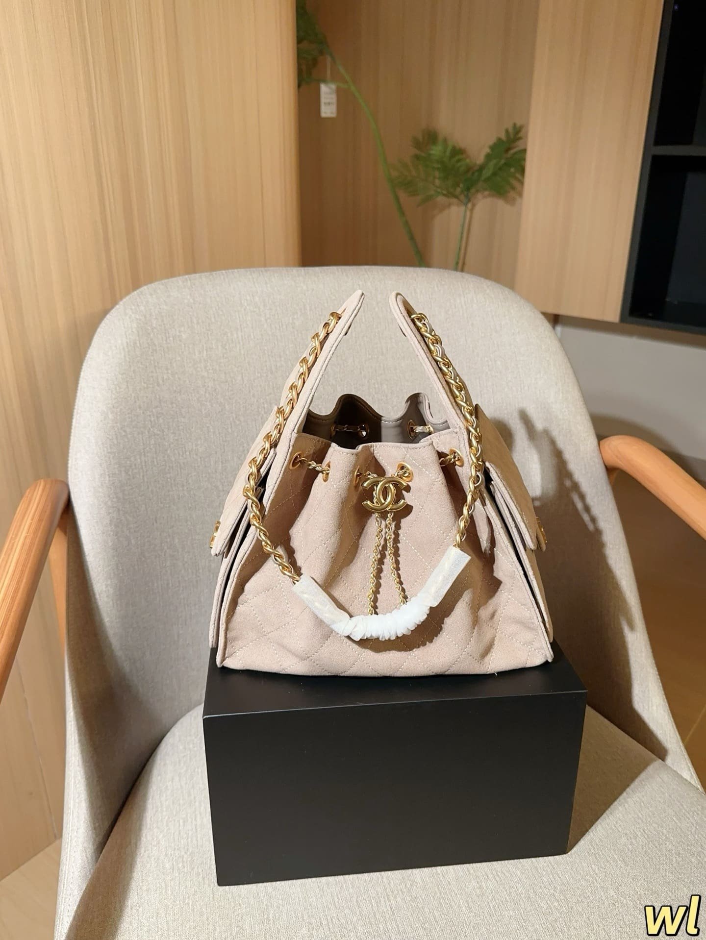 IMG_4114-1 CHANEL 25 Small Handbag - Image 1