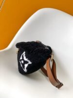 Louis Vuitton M11799 Bumbag - Image 4