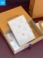 Louis Vuitton M25917 Passport Cover - Image 2