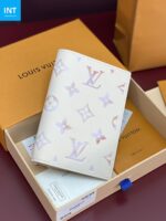 Louis Vuitton M25917 Passport Cover - Image 3
