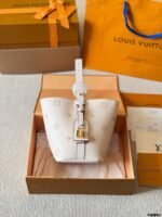 Louis Vuitton All In BB - Image 3