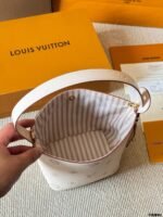 Louis Vuitton All In BB - Image 9