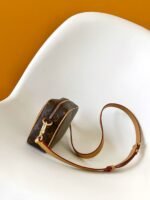 Louis Vuitton M14058 Trocadéro Wearable Wallet - Image 6