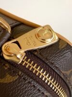 Louis Vuitton M14058 Trocadéro Wearable Wallet - Image 10
