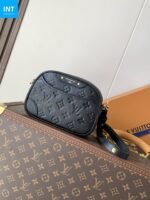 Louis Vuitton M25518 Tiny Camera Bag - Image 3