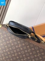 Louis Vuitton M25518 Tiny Camera Bag - Image 10