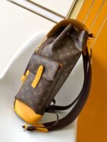 Louis Vuitton M13202 Christopher MM - Image 3