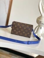 Louis Vuitton M12810 Steamer Wearable Wallet - Image 4